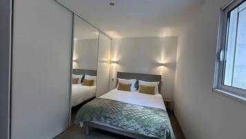 2 sovrum, strykjärn/strykbräda, wi-fi och sängkläder