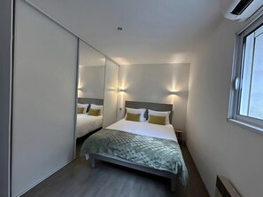 2 chambres, fer et planche à repasser, Wi-Fi, draps fournis