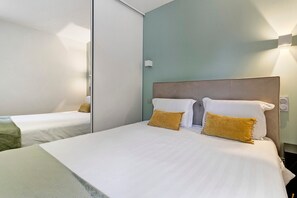 2 chambres, fer et planche à repasser, Wi-Fi, draps fournis