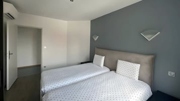 2 chambres, fer et planche à repasser, Wi-Fi, draps fournis