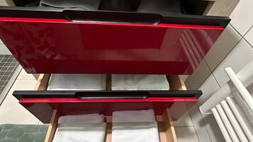 Ducha, secador de pelo y toallas