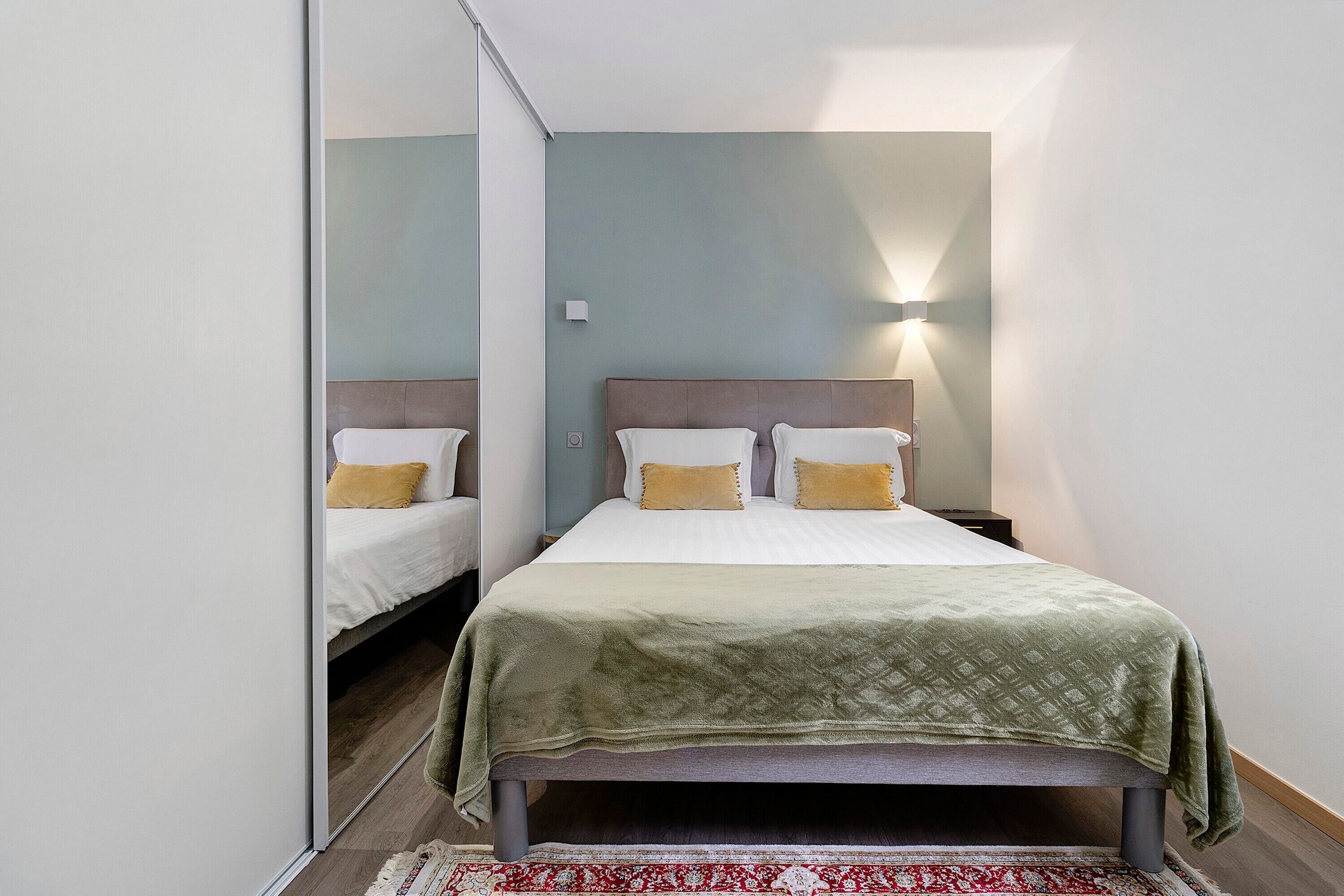 2 chambres, fer et planche à repasser, Wi-Fi, draps fournis