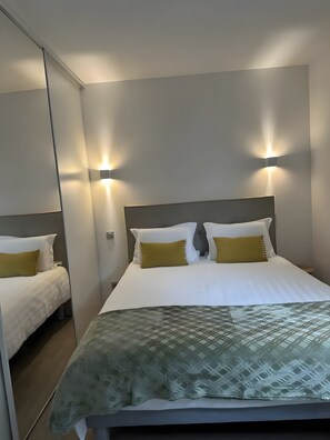 2 chambres, fer et planche à repasser, Wi-Fi, draps fournis