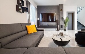 TV - 4 bedroom luxurious home in Raslina (Raslina)