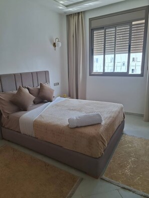 2 quartos, Wi-Fi de cortesia, roupa de cama