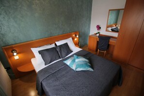1 bedroom, free WiFi - Seaside Apartment with Terrace for 4 (Stara Novalja)