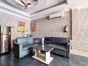 Reception - Collection O Tamando Jagannath Temple (Bhubaneshwar)