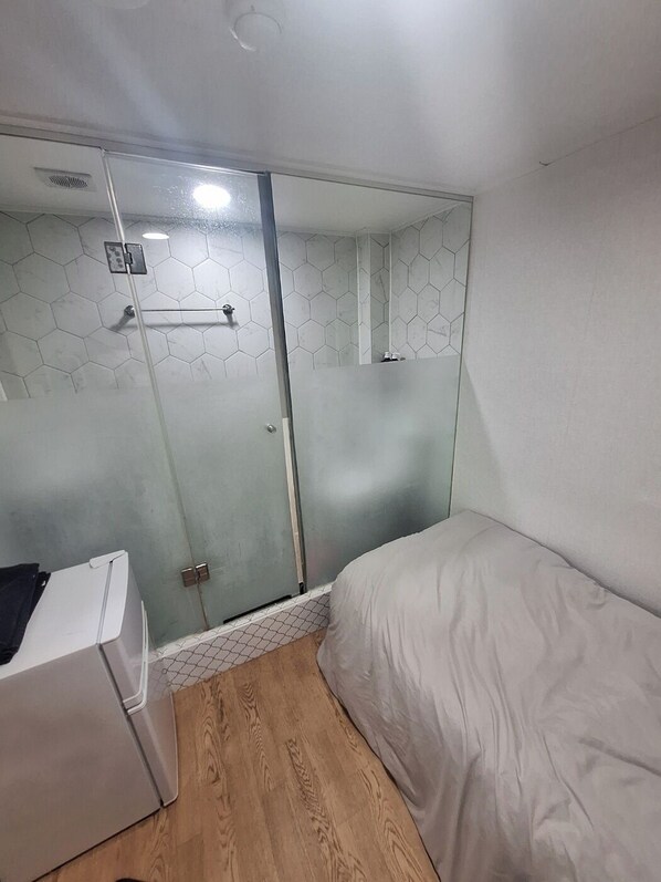 Basic Single Room | Desk, free WiFi - huesik residence (Seoul)