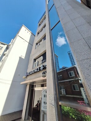 Exterior detail - huesik residence (Seoul)