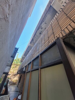 Exterior detail - huesik residence (Seoul)