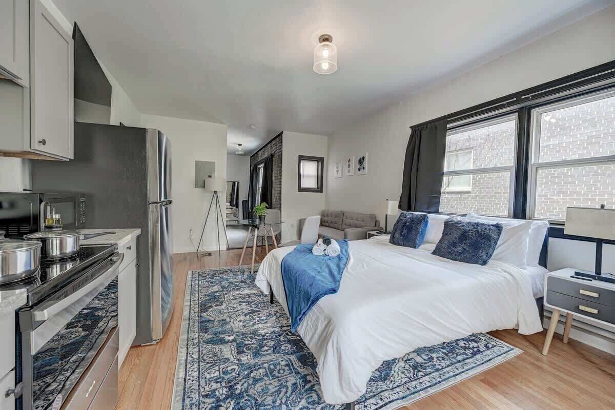 Iron/ironing board, WiFi, bed sheets