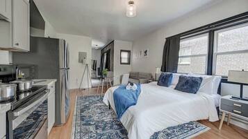 Iron/ironing board, WiFi, bed sheets