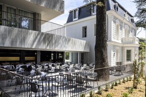 Outdoor dining - 3 room apartment for 4 people (Gréoux-les-Bains)