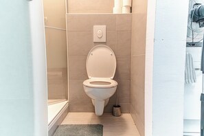 Basic Apartment | Bathroom - Budget City Stay Ideal For Long Stay (Vienna)