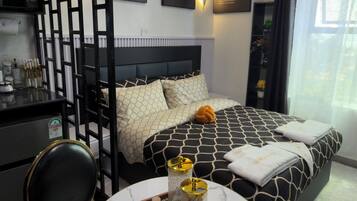 1 quarto, escrivaninha, ferros/tábuas de passar roupa, Wi-Fi de cortesia