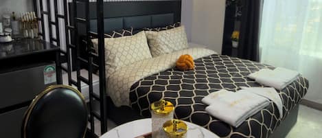 1 chambre, bureau, fer et planche à repasser, Wi-Fi gratuit