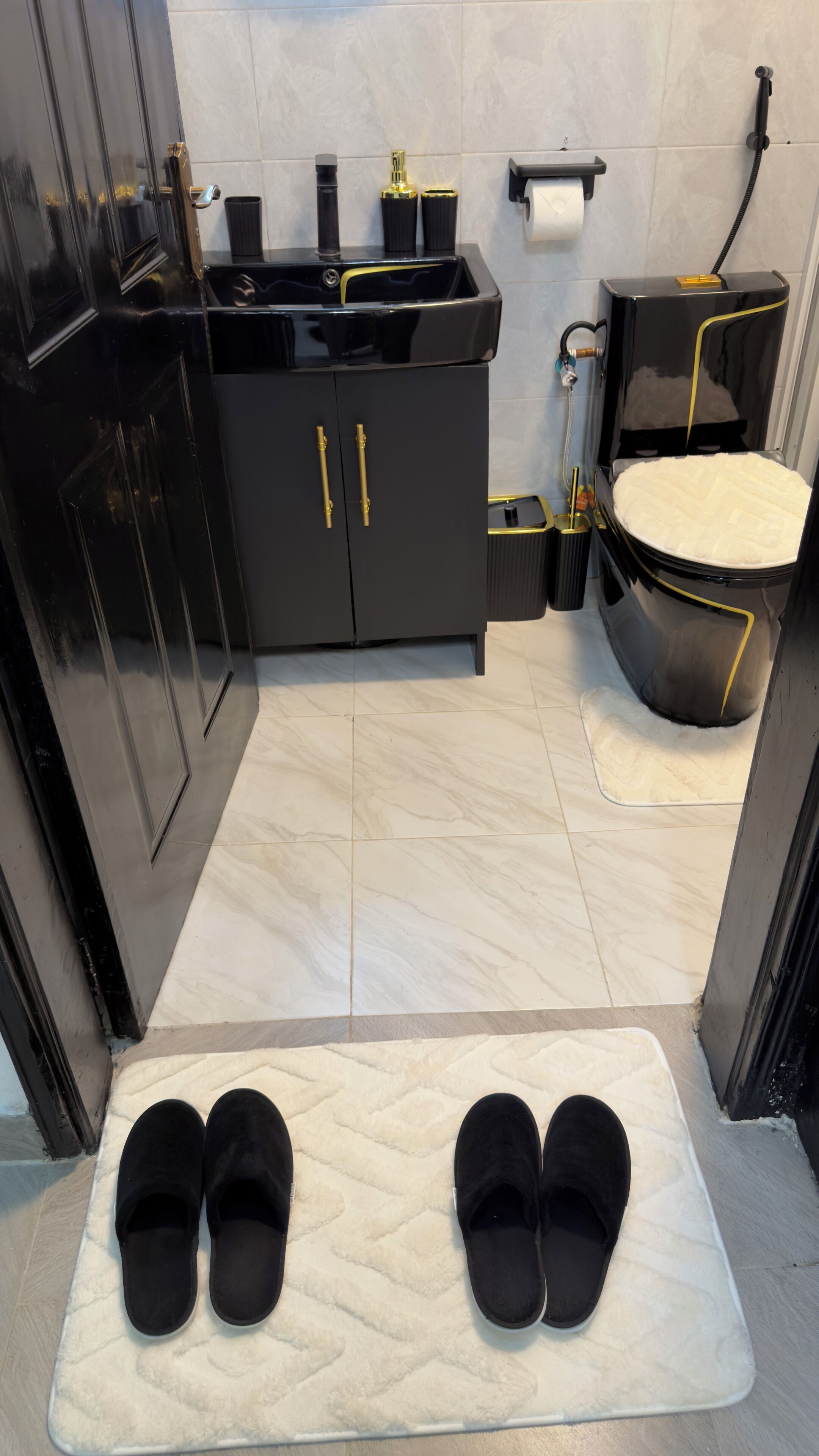 Bruser, hårtørrer, håndklæder, Sæbe