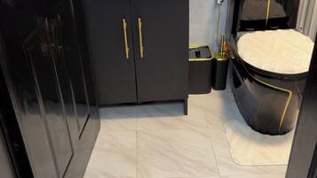 Bruser, hårtørrer, håndklæder, Sæbe