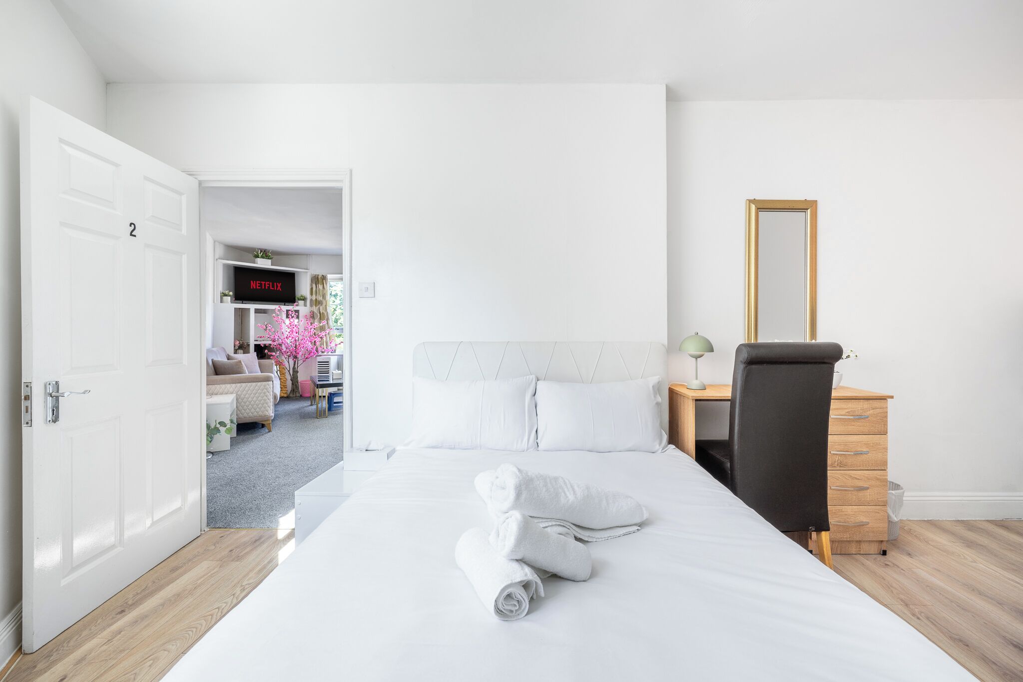 4 bedrooms, iron/ironing board, WiFi, bed sheets