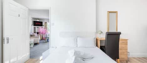 4 bedrooms, iron/ironing board, WiFi, bed sheets