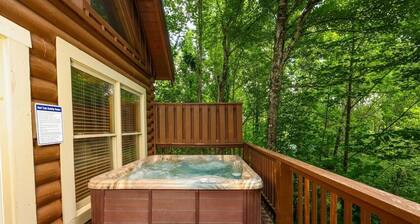 Cozy 2-bedroom cabin between Pigeon Forge and Gatlinburg
