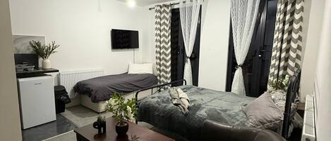 Tabla de planchar con plancha, Internet, ropa de cama