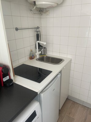 Private kitchen - APARTMENT 5 MINUTES CHATEAU DE VERSAILLES (VERSAILLES)