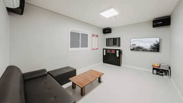 Basic Room, 3 Bedrooms (Byeolsaem Private House) | 3 bedrooms, WiFi (free)