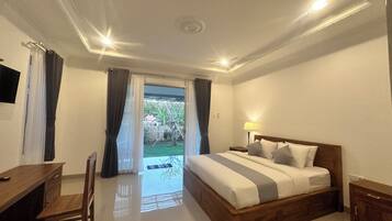 Escritorio, espacio para trabajar con laptop y wifi gratis