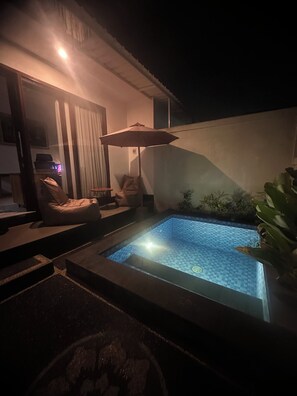 Villa, vistas a la piscina | Escritorio, espacio para trabajar con un portátil, wifi gratis
