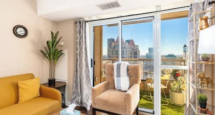 Premier SkySuite 3BR | Horizon Views + Parking