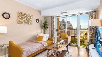 Silitysrauta/-lauta, Wi-Fi, vuodevaatteet