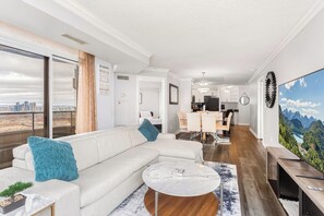 TV - Sky Retreat | 2BR-2BA High Floor | 180° City View (Mississauga)