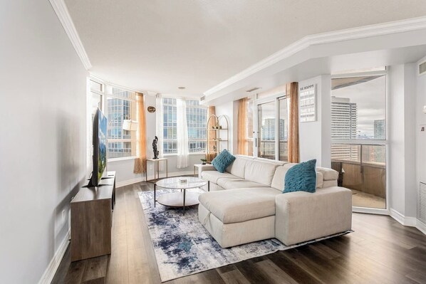 TV - Sky Retreat | 2BR-2BA High Floor | 180° City View (Mississauga)