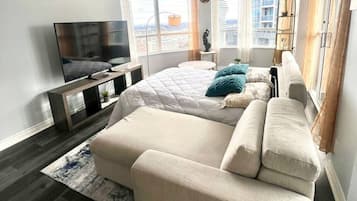 Desk, iron/ironing board, WiFi, bed sheets