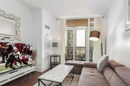 Luxurious 2BR/2BATH Condo- Steps from Square One
