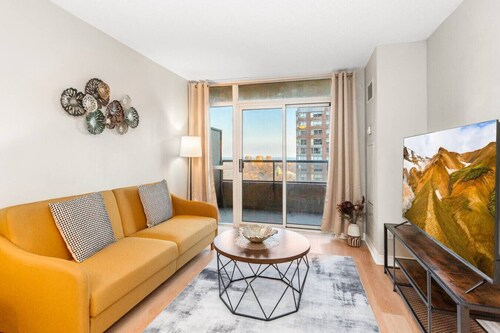 High-Rise Skyline Suite | Sleeps 5 | Steps to SQ1