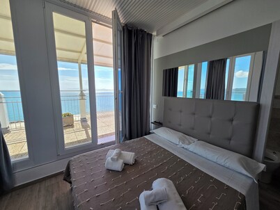 Suite Torre Azzurra B&B Rooftop Sea View