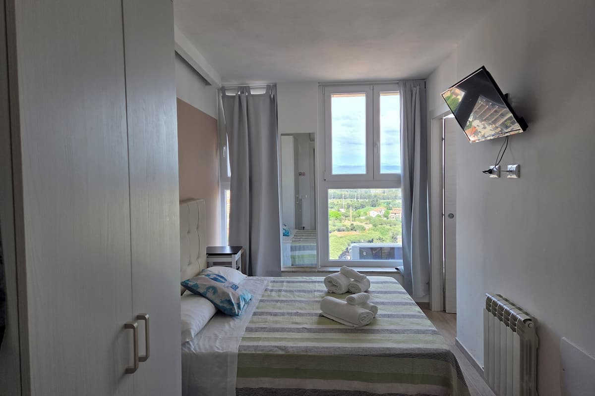 Deluxe Room, Penyaman udara, City View | Bar mini, peti besi dalam bilik, langsir/tirai gelap terus 