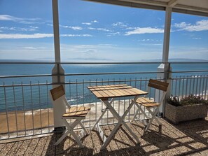 تناول الطعام بالخارج