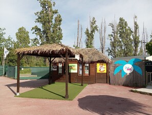Property grounds - MOBIL HOME 40M2 TOUT CONFORT A FRÉJUS DANS UN CAMPING 4 * PLAGE A 10 MN (Fréjus)
