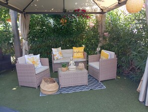 Terrace/patio - MOBIL HOME 40M2 TOUT CONFORT A FRÉJUS DANS UN CAMPING 4 * PLAGE A 10 MN (Fréjus)