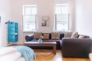 Basic Apartment | Living area - 2BR Apt With King Beds Long Stay (Wien)