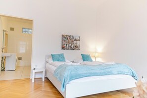 Basic Apartment - 2BR Apt With King Beds Long Stay (Vienna)