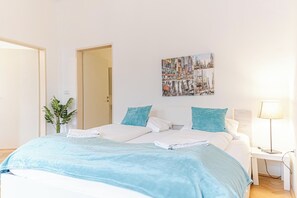 Basic Apartment | Iron/ironing board, free WiFi - 2BR Apt With King Beds Long Stay (Wien)