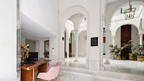 Lobby - LA GIRALDA VIEWS APARTMENTS, with roof terrace and pool! (Sevilla)