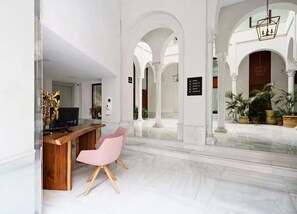 Lobby - LA GIRALDA VIEWS APARTMENTS, with roof terrace and pool! (Sevilla)