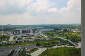 Free self parking - Austin Hotel (Lu'an High Speed Railway Station) (Lu'an)