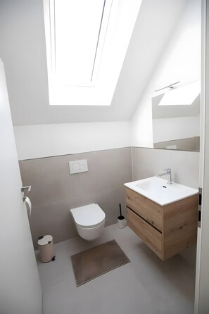 Dusche, Haartrockner, Handtücher