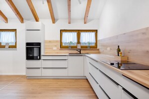 Refrigerador, horno, parrilla de estufa y lavavajillas 